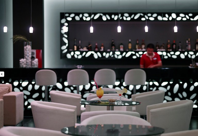 HVKosbyAtlantica_Adults_Bar